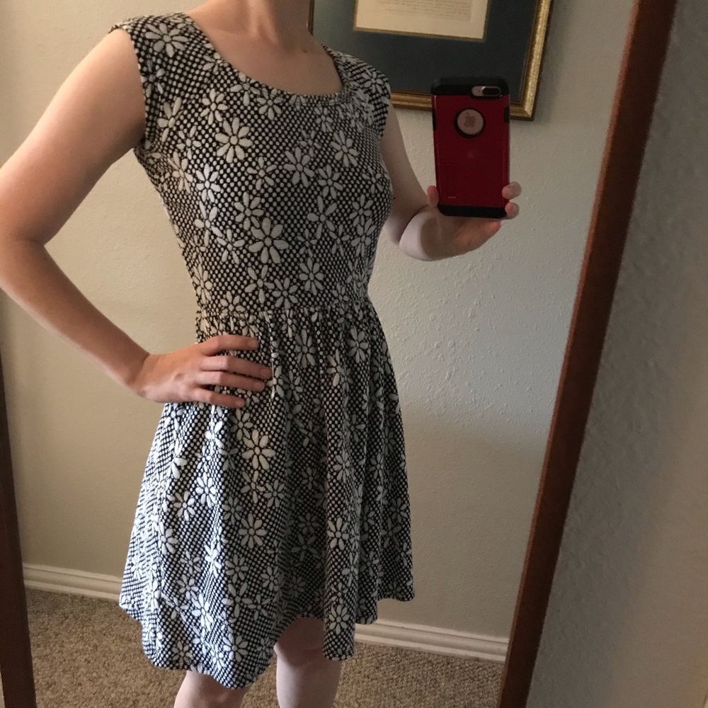 Black and White Daisy Dress